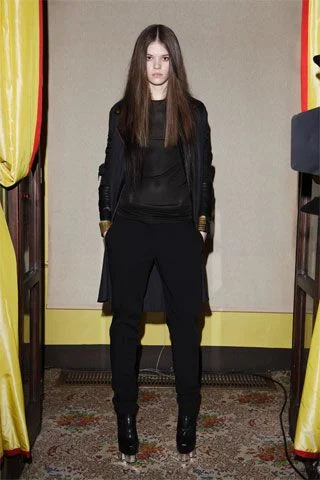 Look 10